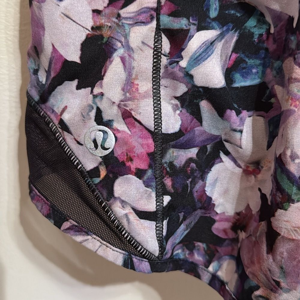 Size 4 LULULEMON Hotty Hot 2.5" Short Utopia Multi Deep Phantom brief lined - Picture 6 of 7